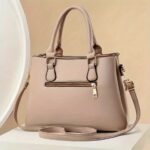Chic Women's Tote Bag with Large Capacity - Fashionable Plaid Design, Triple-Layer Pockets, Zip Closure - Available in Khaki, Green, Black - Image 9