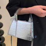 Luxurious Crocodile Print Synthetic Leather Handbag for Women - Golden Animal Print, Snap Button Closure, Synthetic Lining, Perfect for Formal & Casual Occasions - Image 4