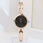 1pc Elegant Rose Golden Women's Quartz Watch with Rhinestone Accents, Vintage Style Alloy Bracelet, Round Dial, Perfect Holiday Gift for Her, Special Occasion Jewelry | Luxury Women's Watch | Zinc Alloy Bracelet - Image 5
