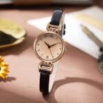 1pc Women's Faux Leather Band Round Dial Small Face Retro British Style Niche Luxury Quartz Watch, Suitable for Daily Wear - Image 3