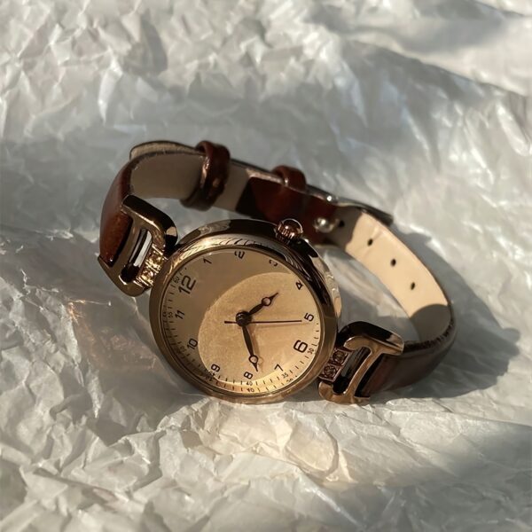 1pc Women's Faux Leather Band Round Dial Small Face Retro British Style Niche Luxury Quartz Watch, Suitable for Daily Wear - Image 11