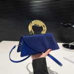 1pc 6 Colors to Choose from - Elegant Crocodile Imitation Clutch - Fashionable And Versatile Shoulder Crossbody Bag - with Detachable Shoulder Strap - Waterproof Evening Bag with Golden Swan-Shaped Handles, Adding Elegance And Sophistication, Suitable for Matching Simple And Capable Clothing, And for Attending Weddings, Parties And Banquets - Choose from Black/White/Blue/Grey And Other Colors. - Image 5