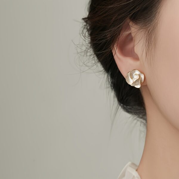 Elegant Camellia Flower Stud Earrings, Vintage Style, Alloy with 925 Silver Ear Post, Women's Fashion Jewelry, All-Season Accessory for Daily & Vacation Wear - Image 2