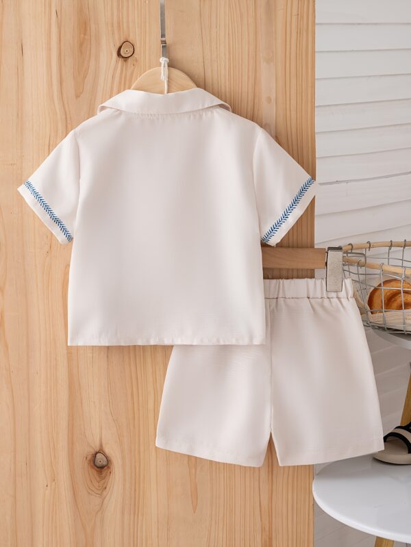 Boys' Short-Sleeved Shirt with Turned-Up Collar and Shorts Set in Vacation Style - Image 4