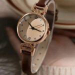 1pc Women's Faux Leather Band Round Dial Small Face Retro British Style Niche Luxury Quartz Watch, Suitable for Daily Wear - Image 8