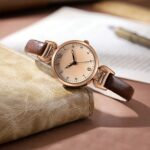 1pc Women's Faux Leather Band Round Dial Small Face Retro British Style Niche Luxury Quartz Watch, Suitable for Daily Wear - Image 9