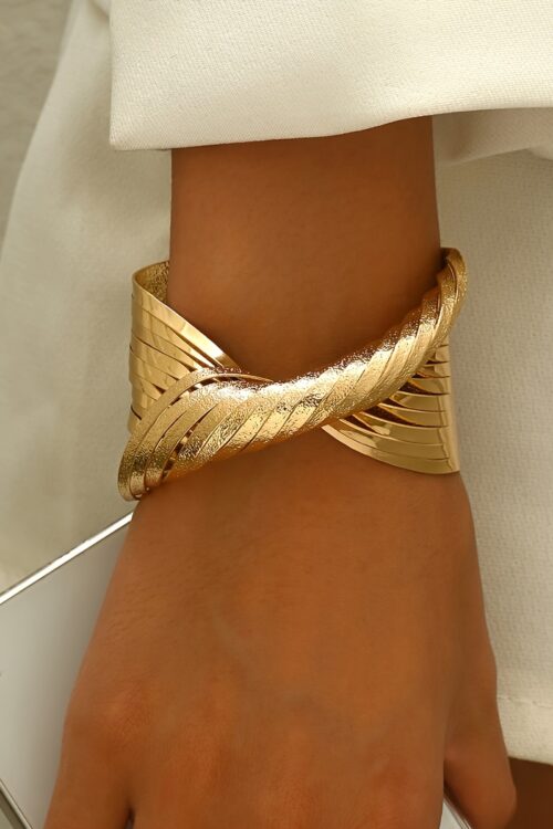 A Bold Twisted Line Design With A Matte Finish, This European And American Style Bangle Is Suitable For Daily Wear By Women.