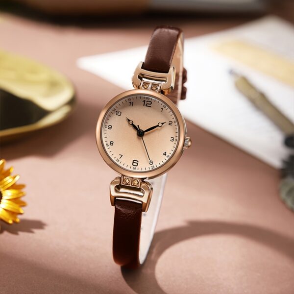 1pc Women's Faux Leather Band Round Dial Small Face Retro British Style Niche Luxury Quartz Watch, Suitable for Daily Wear - Image 5