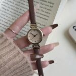 1pc Women's Faux Leather Band Round Dial Small Face Retro British Style Niche Luxury Quartz Watch, Suitable for Daily Wear - Image 6
