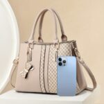Chic Women's Tote Bag with Large Capacity - Fashionable Plaid Design, Triple-Layer Pockets, Zip Closure - Available in Khaki, Green, Black - Image 7
