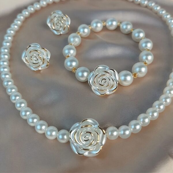 3pcs Set of Camellia Imitation Pearl Women'S High-end Ball Party Necklace, Bracelet and Earrings Set