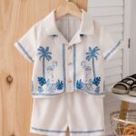 Boys' Short-Sleeved Shirt with Turned-Up Collar and Shorts Set in Vacation Style