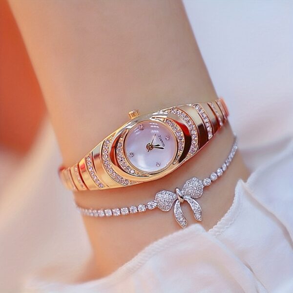 A New Women'S Watch with A Simple Design, Featuring A Round Dial with Rhinestones And A Golden Quartz Watch, Suitable for Daily Decoration, an Ideal Choice for A Birthday Gift.