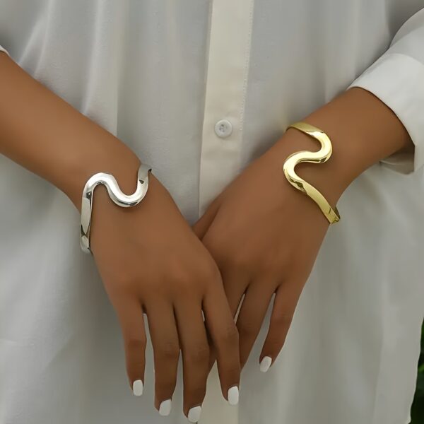 1pc Chic Golden-Tone Snake Design Open Cuff Bracelet - Sleek Alloy, Casual Attire Accessory for Women, Snake Jewelry - Image 3