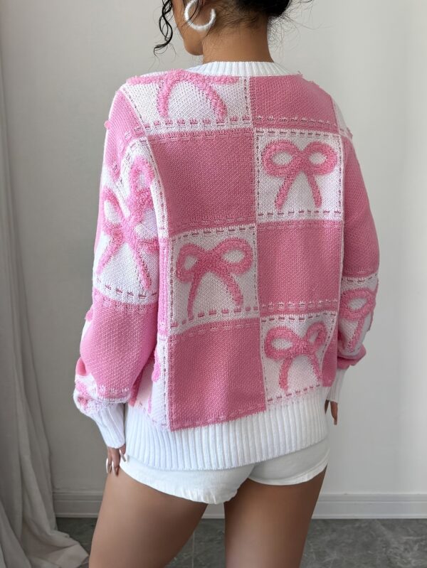Color-Blocked Round-Neck Knitted Pullover with a Bow Tie - Image 2