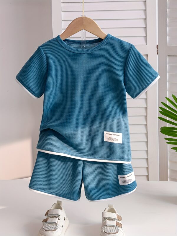 Boys' Comfortable Sports Style 2pcs Set, Small Boy's Summer Waffle Casual Short Sleeve T-shirt and Shorts Set, Suitable for Daily Wear, School, Outdoor - Image 2