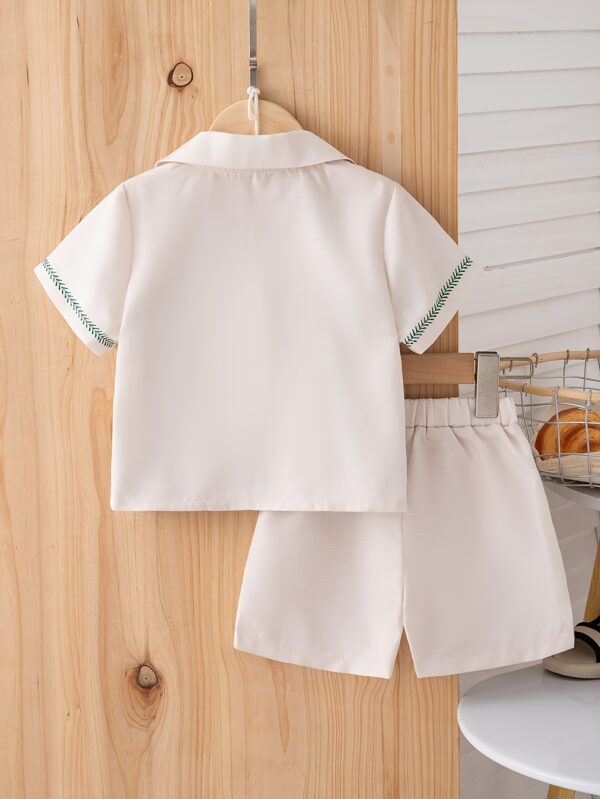 Boys' Short-Sleeved Shirt with Turned-Up Collar and Shorts Set in Vacation Style - Image 5