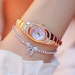 A New Women'S Watch with A Simple Design, Featuring A Round Dial with Rhinestones And A Golden Quartz Watch, Suitable for Daily Decoration, an Ideal Choice for A Birthday Gift. - Image 8